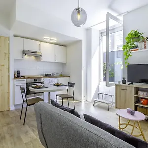  Appartement Superbe F1 Avec Terrasse Et Parking Privé